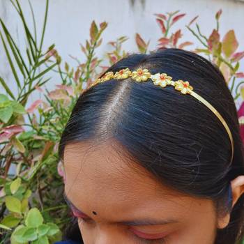 Stone stud gold plated  hair band color golden material brass  size free size 4