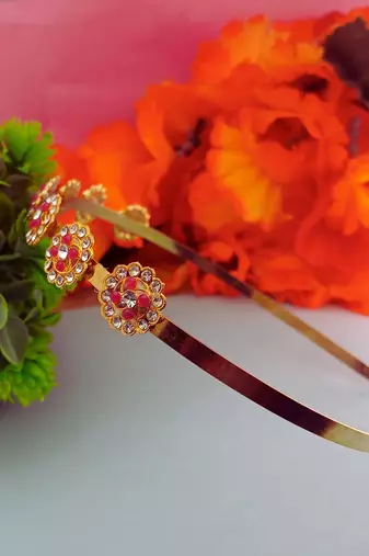 Stone stud gold plated  hair band color golden material brass  size free size