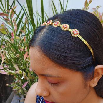 Stone stud gold plated  hair band color golden material brass  size free size 4