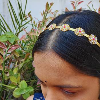 Stone stud gold plated  hair band color golden material brass  size free size 4