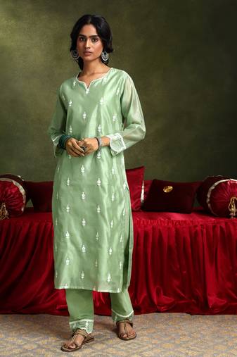 pastel green chanderi kurta pant with scalloped dupatta