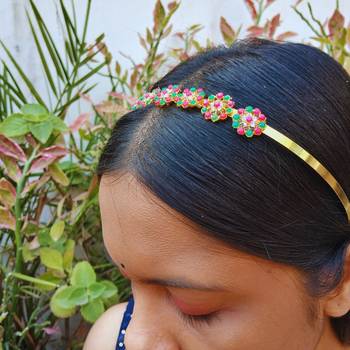 Stone stud gold plated  hair band color golden material brass  size free size 4
