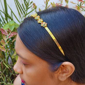 Stone stud gold plated  hair band color golden material brass  size free size 4
