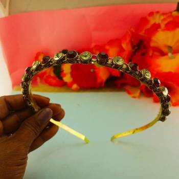 Stone stud gold plated  hair band color golden material brass  size free size 3
