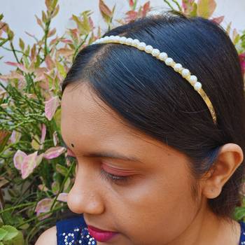 Stone stud gold plated  hair band color golden material brass  size free size 4