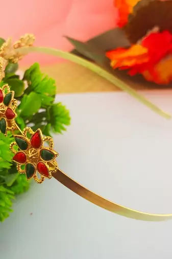 Stone stud gold plated  hair band color golden material brass  size free size