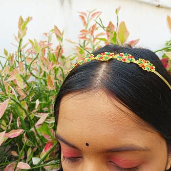 Stone stud gold plated  hair band color golden material brass  size free size 4
