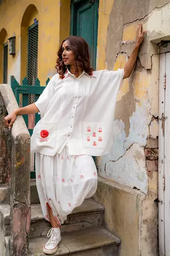 Shvet- jamdani dhoti