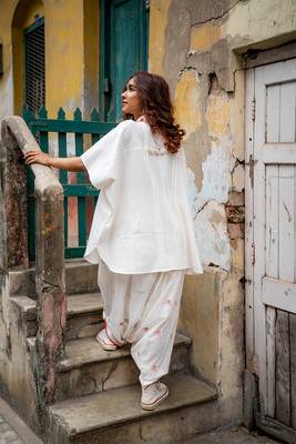 Shvet- jamdani dhoti 2