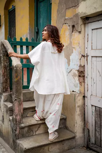 Shvet- jamdani dhoti