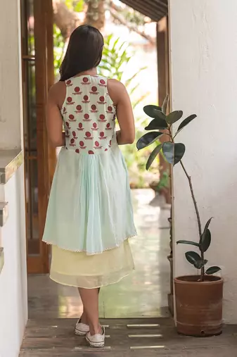 Sleeveless layered dress