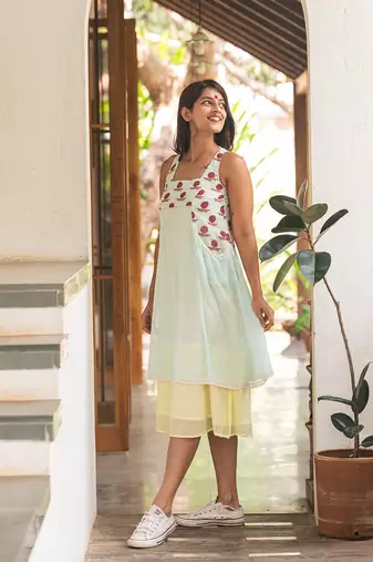 Sleeveless layered dress