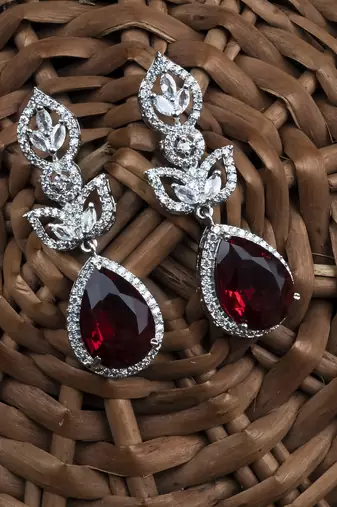 Styslish red water drop earrings
