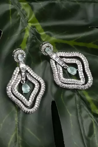 Exquisite turquoise ad leaf earrings