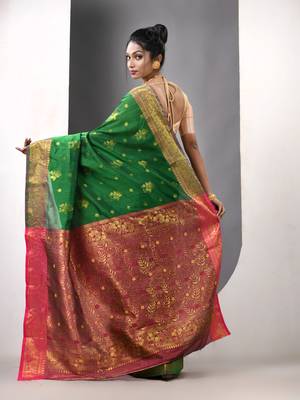 Green floral motifs silk saree with zari borders 3