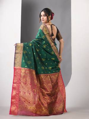 Green floral motifs silk saree with zari borders 3