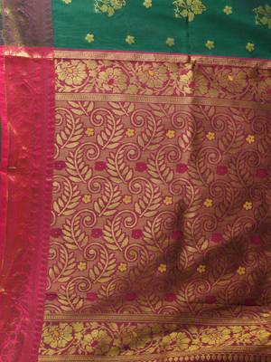 Green floral motifs silk saree with zari borders 4