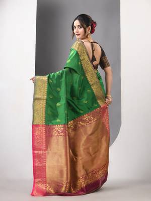Green floral motifs silk saree with zari borders 3