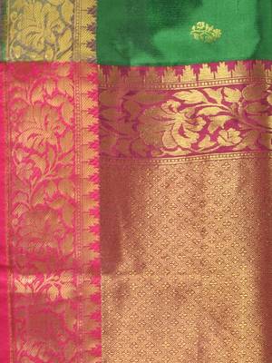 Green floral motifs silk saree with zari borders 4