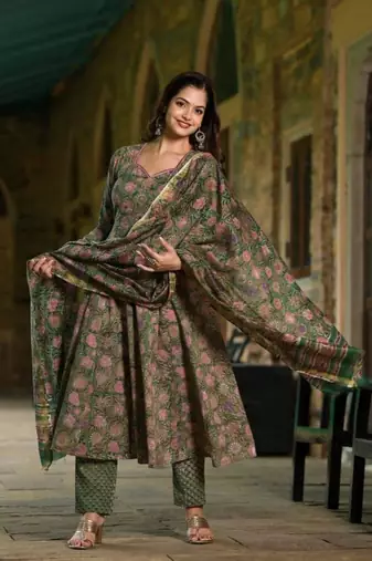 Women's Floral Printed Rayon Kurti and Pant Set with Dupatta Stitched