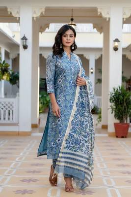 Women's floral printed knee length rayon kurti and pant set with printed dupatta 1