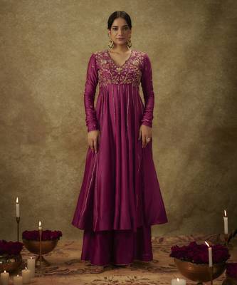 Gul mgenta hand woven chanderi slik anarkali set with zardozi embrodiery 4