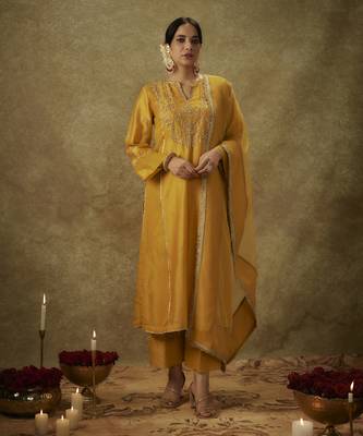 Anabia yellow hand woven chanderi slik suit set with zardozi embrodiery. 2