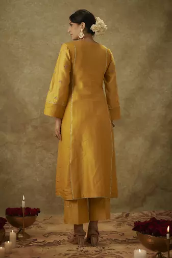 Anabia yellow hand woven chanderi slik suit set with zardozi embrodiery.