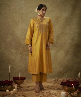 Anabia yellow hand woven chanderi slik suit set with zardozi embrodiery. 5