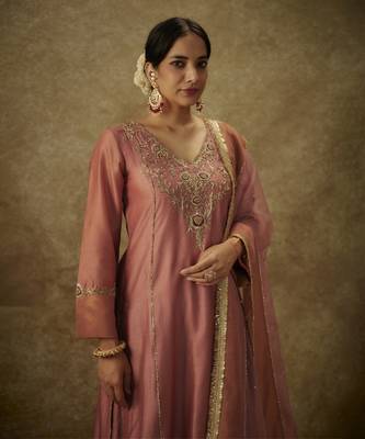 Rea blush pink hand woven chanderi slik suit set with zardozi embrodiery. 1