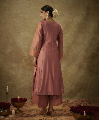 Rea blush pink hand woven chanderi slik suit set with zardozi embrodiery. 4