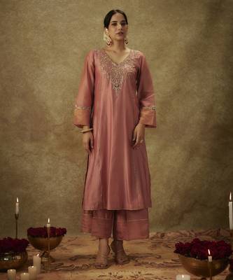 Rea blush pink hand woven chanderi slik suit set with zardozi embrodiery. 5