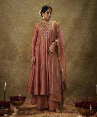 Ara blush pink hand woven chanderi slik suit set with zardozi embrodiery. 1