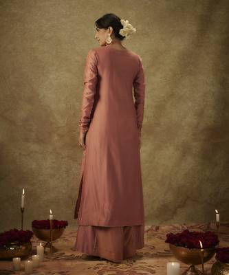 Naira blush pink hand woven chanderi slik suit set with zardozi embrodiery. 3