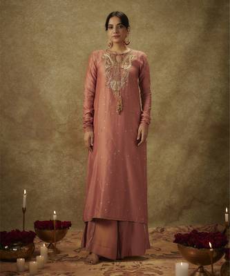 Naira blush pink hand woven chanderi slik suit set with zardozi embrodiery. 4
