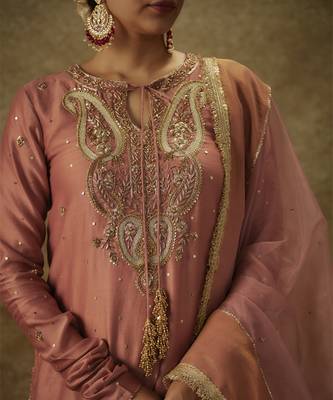Naira blush pink hand woven chanderi slik suit set with zardozi embrodiery. 5