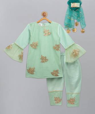 Leaf embroidered kurta pants with embroidered net dupatta 3