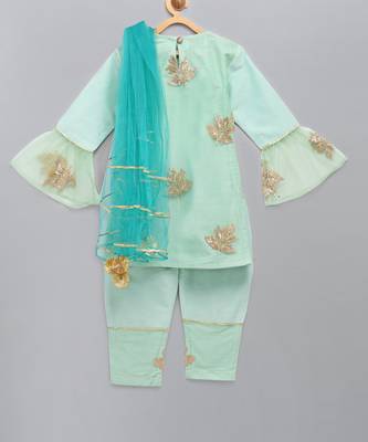 Leaf embroidered kurta pants with embroidered net dupatta 4