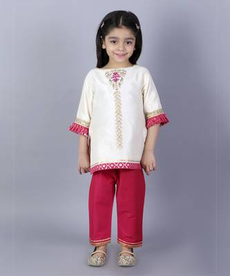 Embroidered kurta pjama with ruffeled dupatta 1