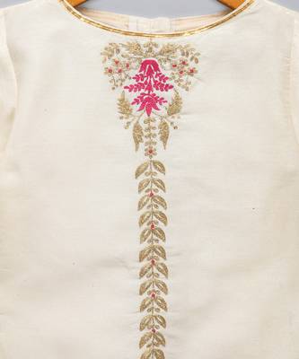 Embroidered kurta pjama with ruffeled dupatta 2