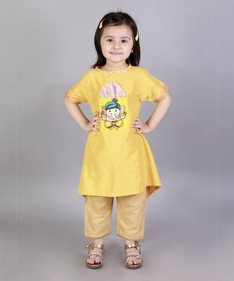 Ganpati embroidered assymetric kurta dhoti 1
