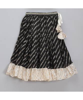 Offwhite black embroidered chanderi lehnga set 5