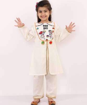 Happy holi yoke embroidered kurta pyjama 5