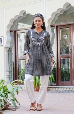 women's black polyester floral print short kurti 4