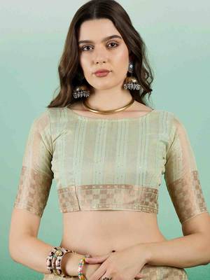 pista zari woven banarasi organza saree with unstitched blouse piece 5