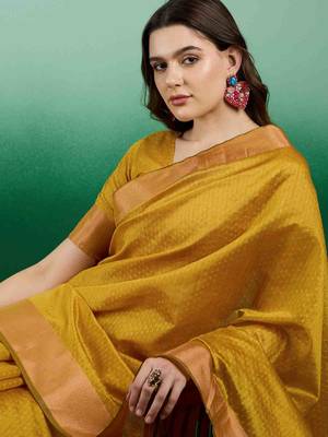 golden zari woven banarasi organza saree with unstitched blouse piece 3