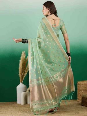 green jacquard design banarasi organza saree with unstitched blouse piece 4