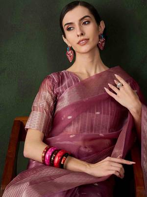 magenta jacquard design poly cotton saree with unstitched blouse piece 3