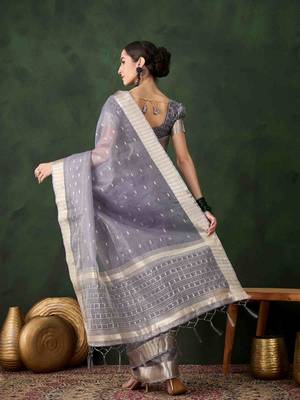 grey jacquard design poly cotton saree with unstitched blouse piece 4