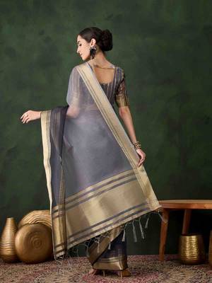 grey jacquard design poly cotton saree with unstitched blouse piece 4